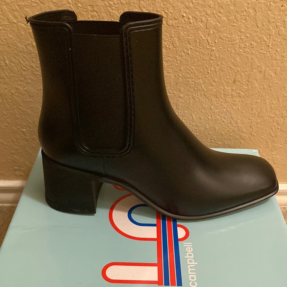 Jeffrey Campbell RAINYDAY boots in black. NWT